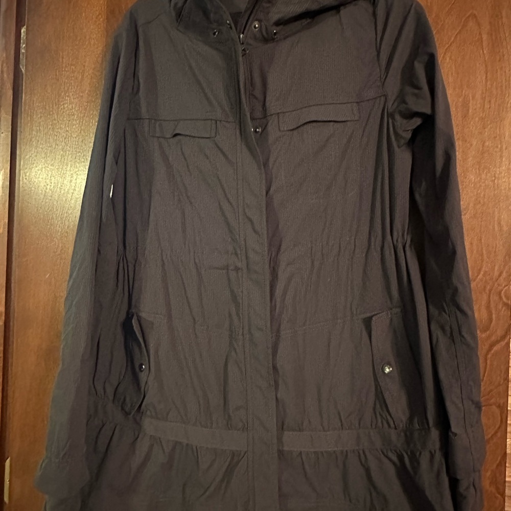 Lululemon women’s lightweight jacket